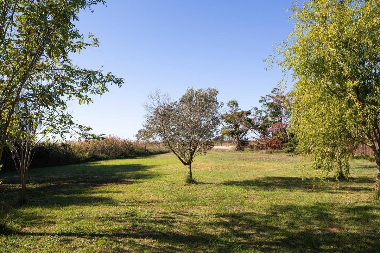 Mas Provencal De 120M2 En Camargue, Avec Piscine Et Parking Inclus, Ideal Pour Des Vacances Arles Exterior photo